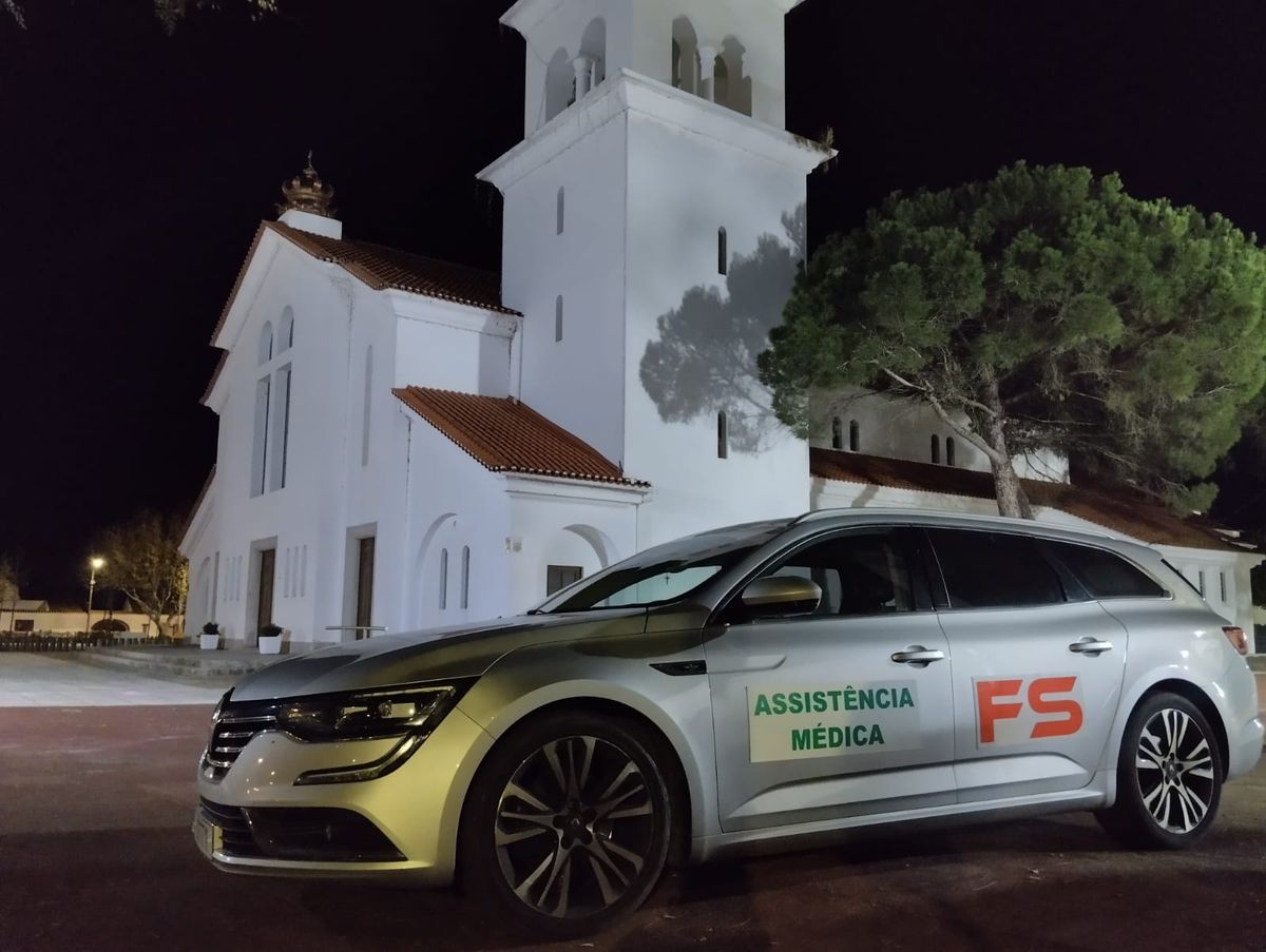 Viatura FS de assistência médica numa festa popular em Benavente